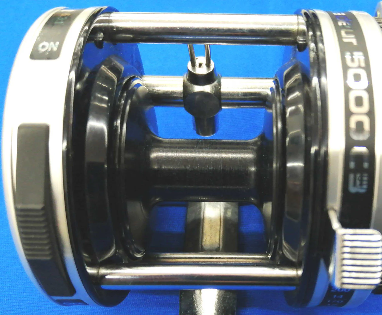 ABU GARCLA Baitcasting Reel Ambassadeur 5000 C3 - Image 6