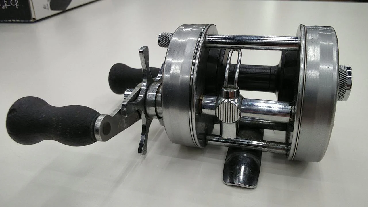 AbuGarcia Baitcasting reel 2500C - Image 3