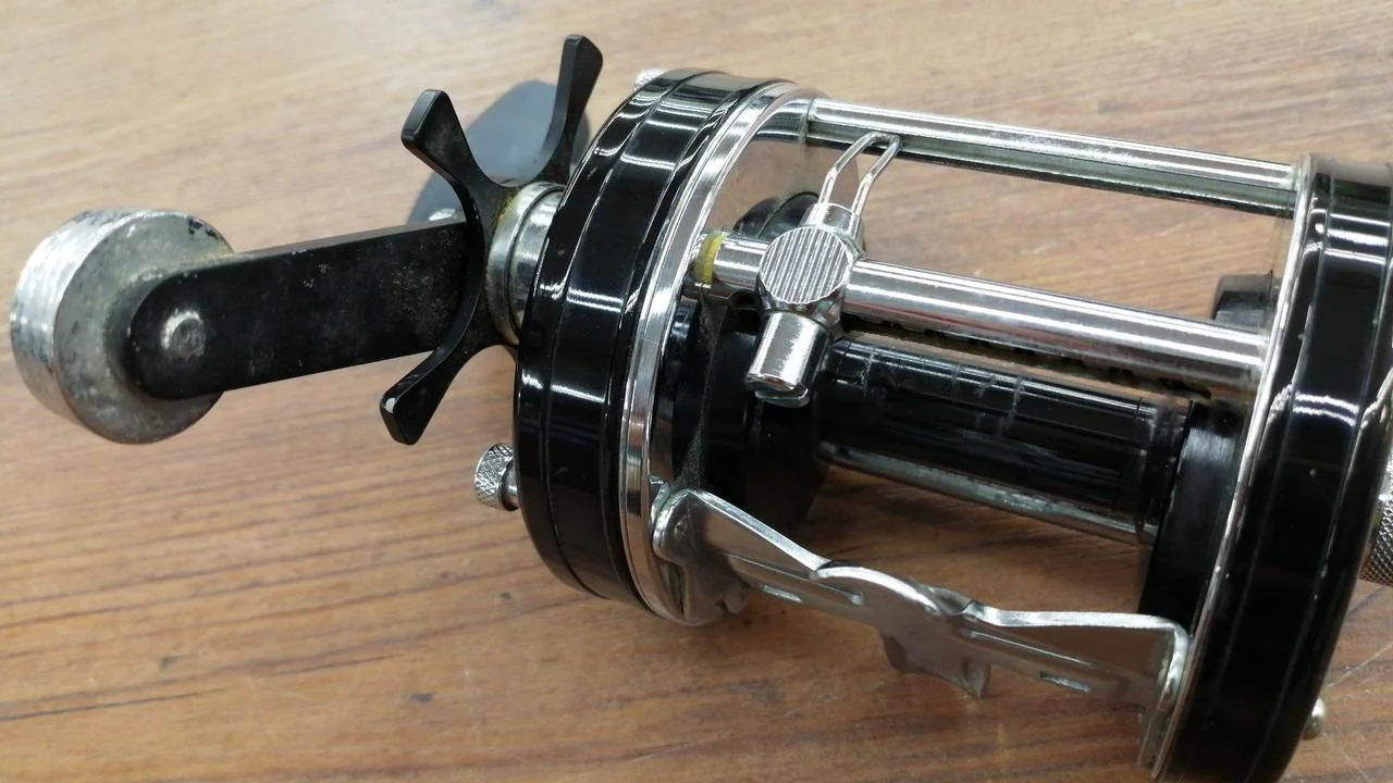 ABUGARCIA Baitcasting Reel AMBASSADEUR 7000C - Image 9