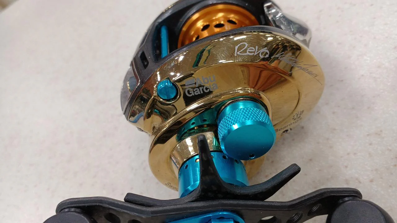 AbuGarcia Baitcasting Reel AMBASSADOR REVO AKATSUKI