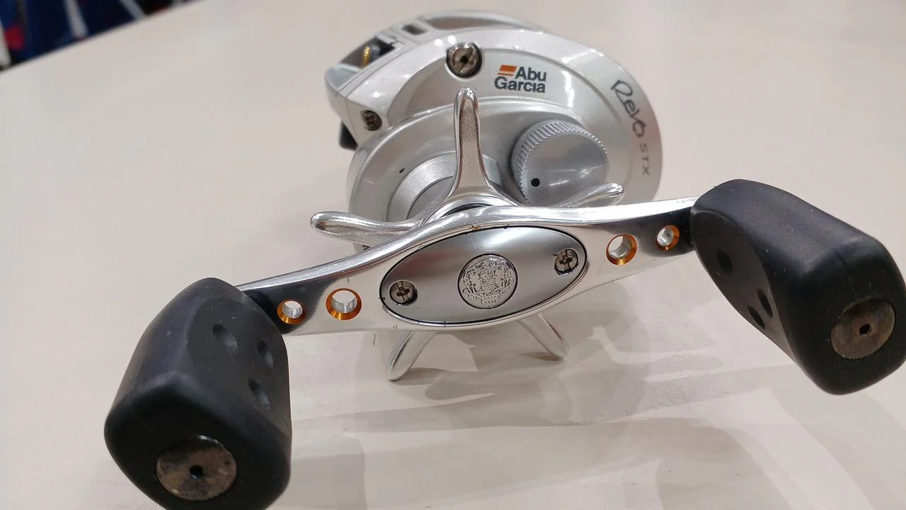 ABUGARCIA Baitcasting Reel REVO STX - Image 6