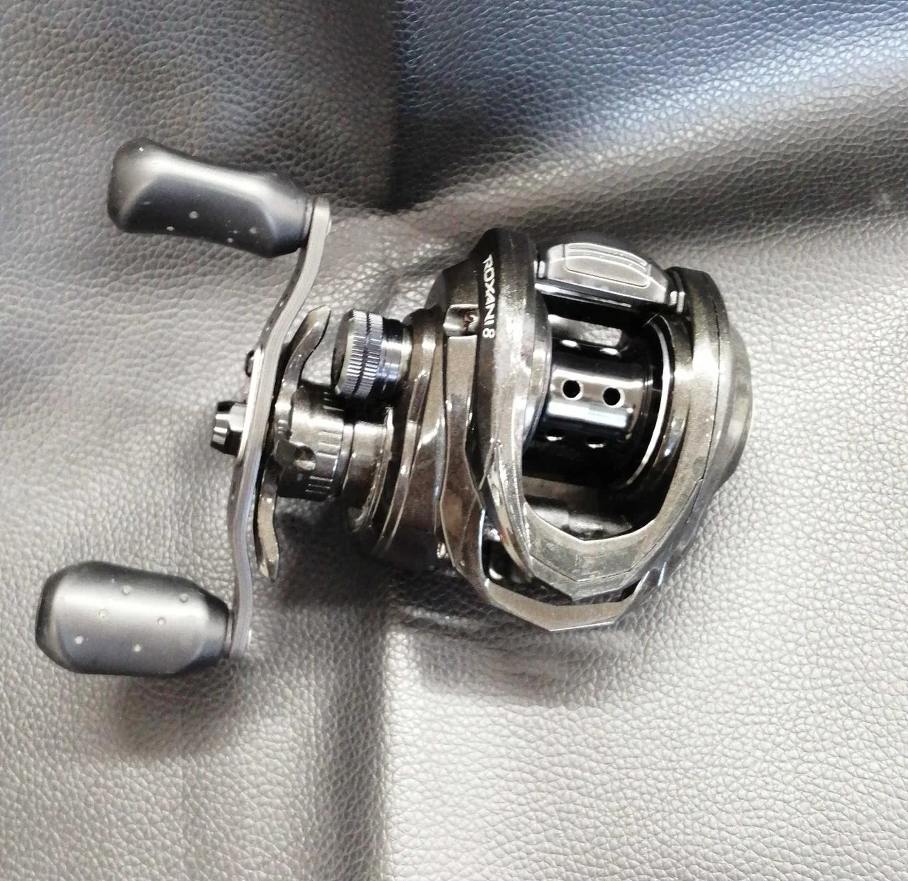 AbuGarcia Baitcasting reel ROXANI8 - Image 3