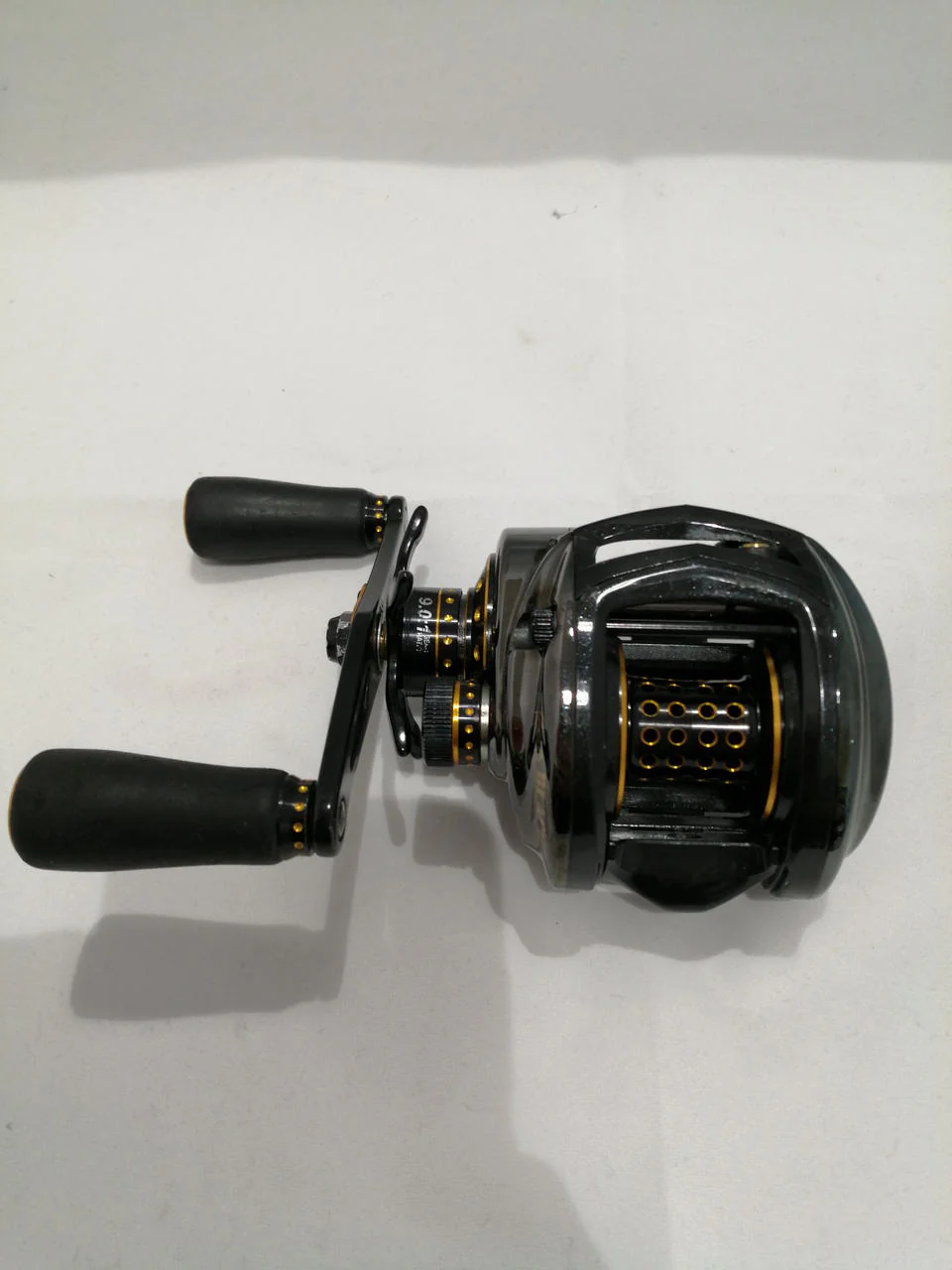 ABUGARCIA REVO BLACK 9 Left Handle - Image 3