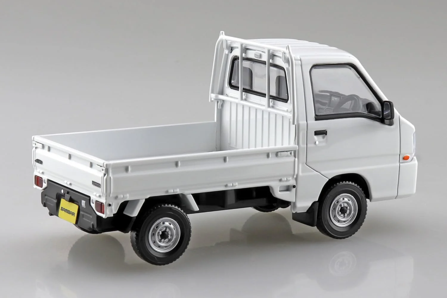 Aoshima 065785 1/32 Raku Plastic Snap Kit No.05-FW Subaru Sambar Truck Frost White - Image 4