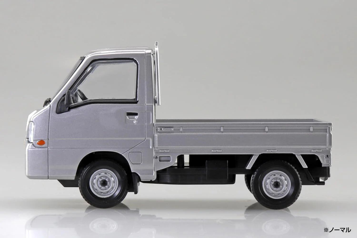 Aoshima 065792 1/32 Raku Plastic Snap Kit No.05-SS Subaru Sambar Truck Sterling Silver Metallic - Image 6