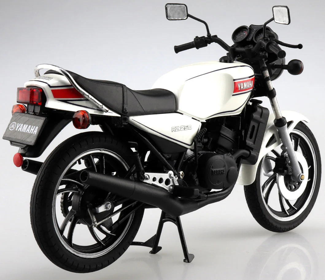 Aoshima 1/12 Yamaha RZ250 New Pearl White - Image 10