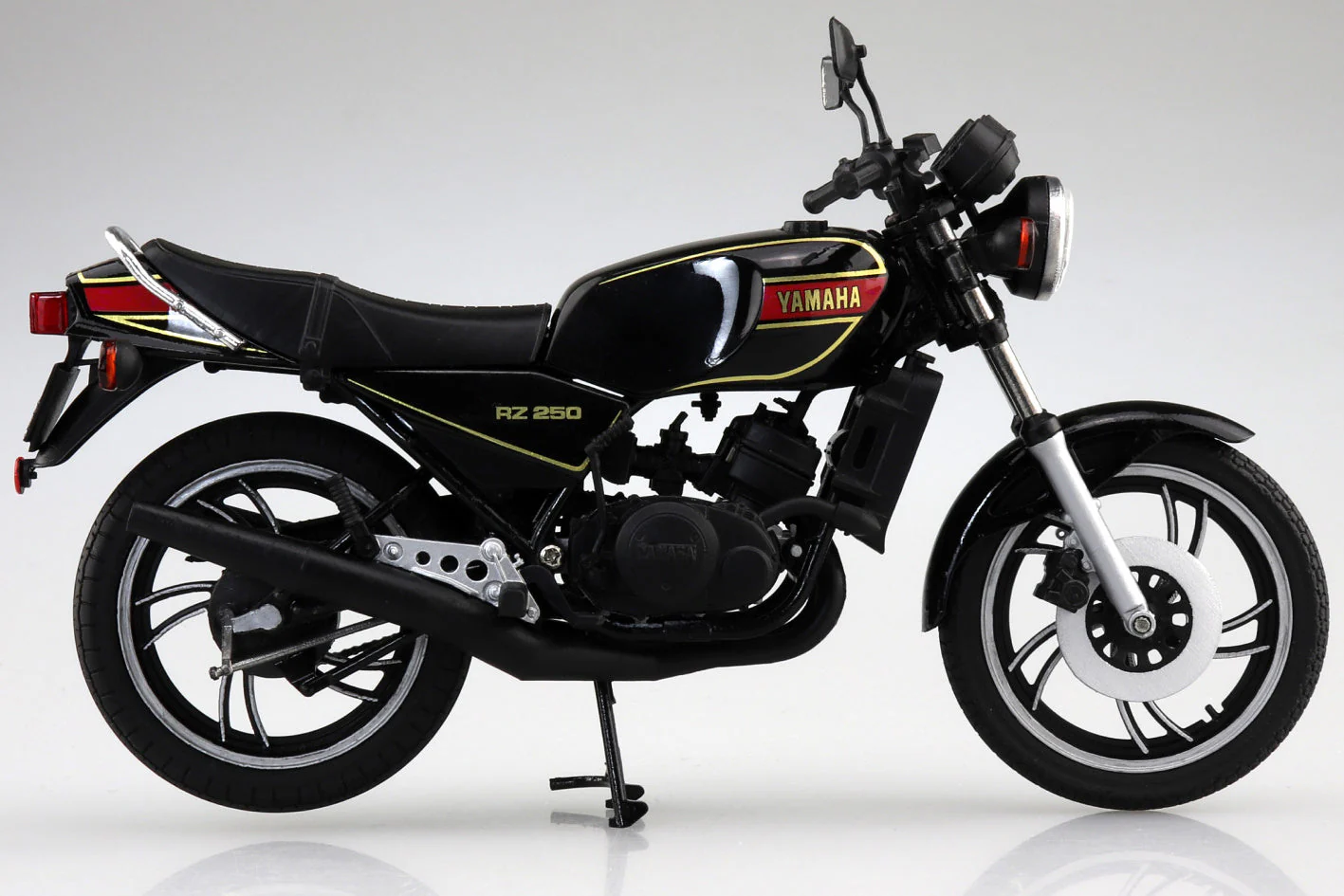Aoshima 1/12 Yamaha RZ250 New Yamaha Black - Image 12