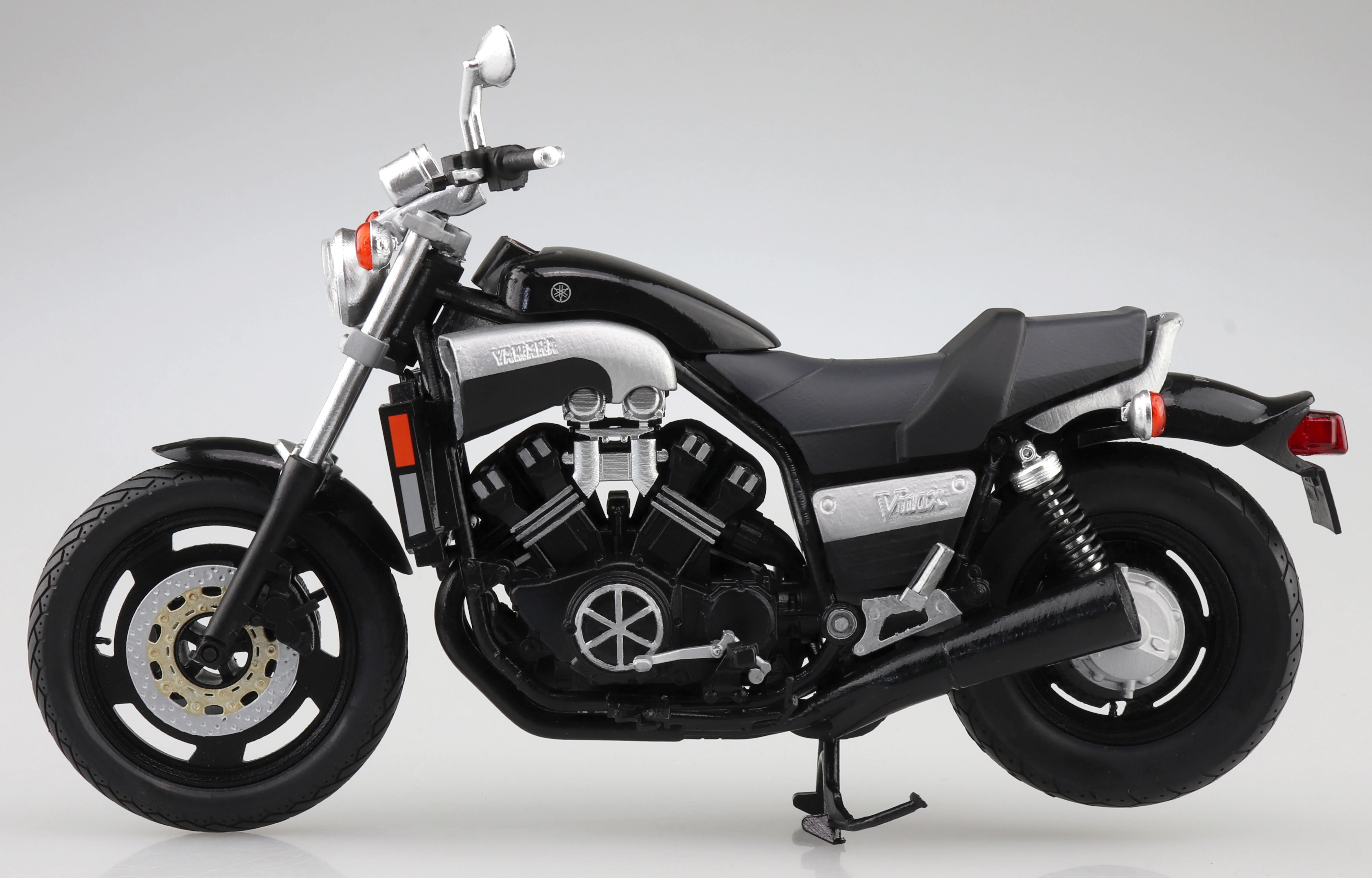 Aoshima 1/12 Yamaha Vmax Black 2 - Image 5