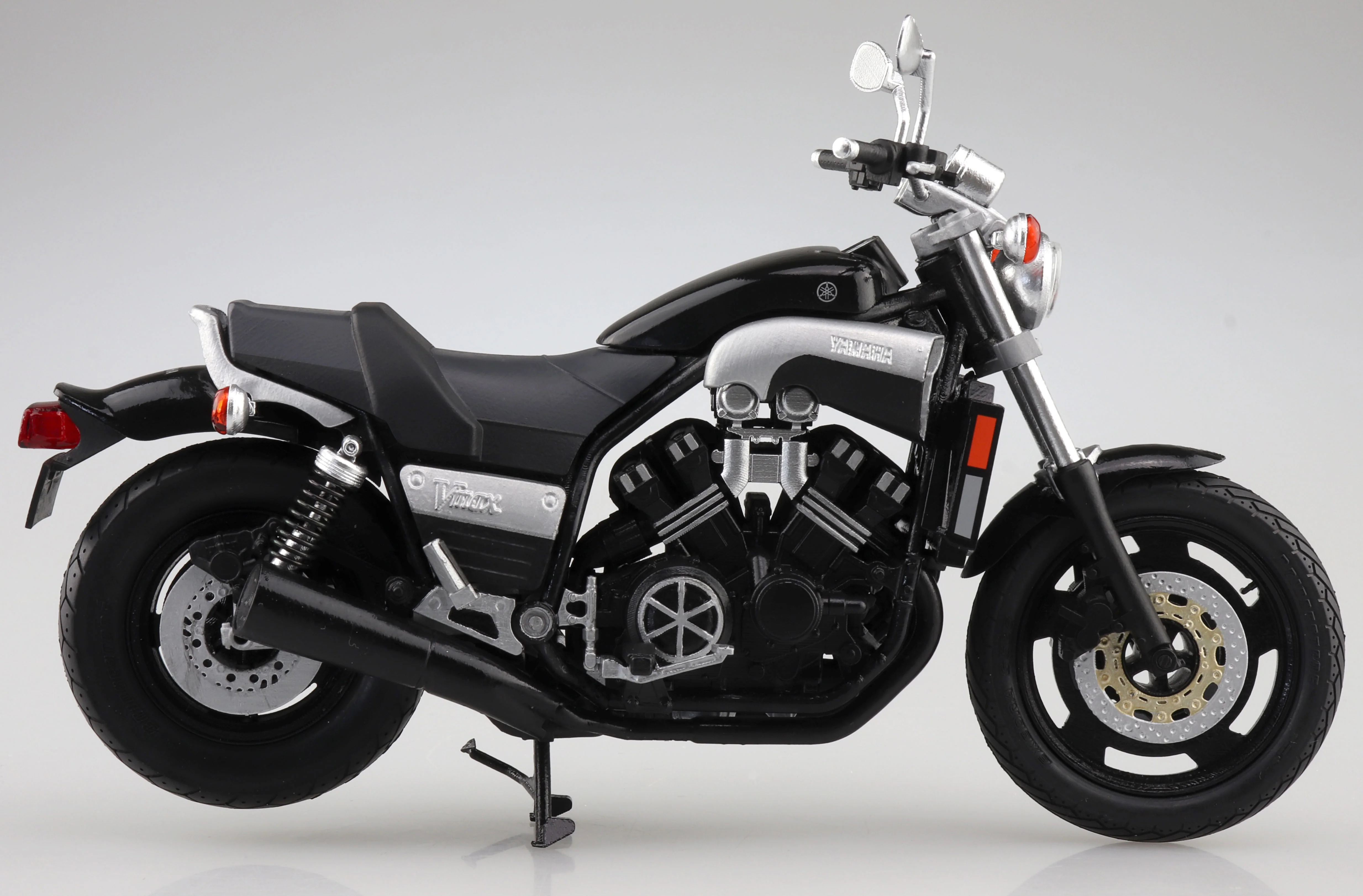 Aoshima 1/12 Yamaha Vmax Black 2 - Image 6
