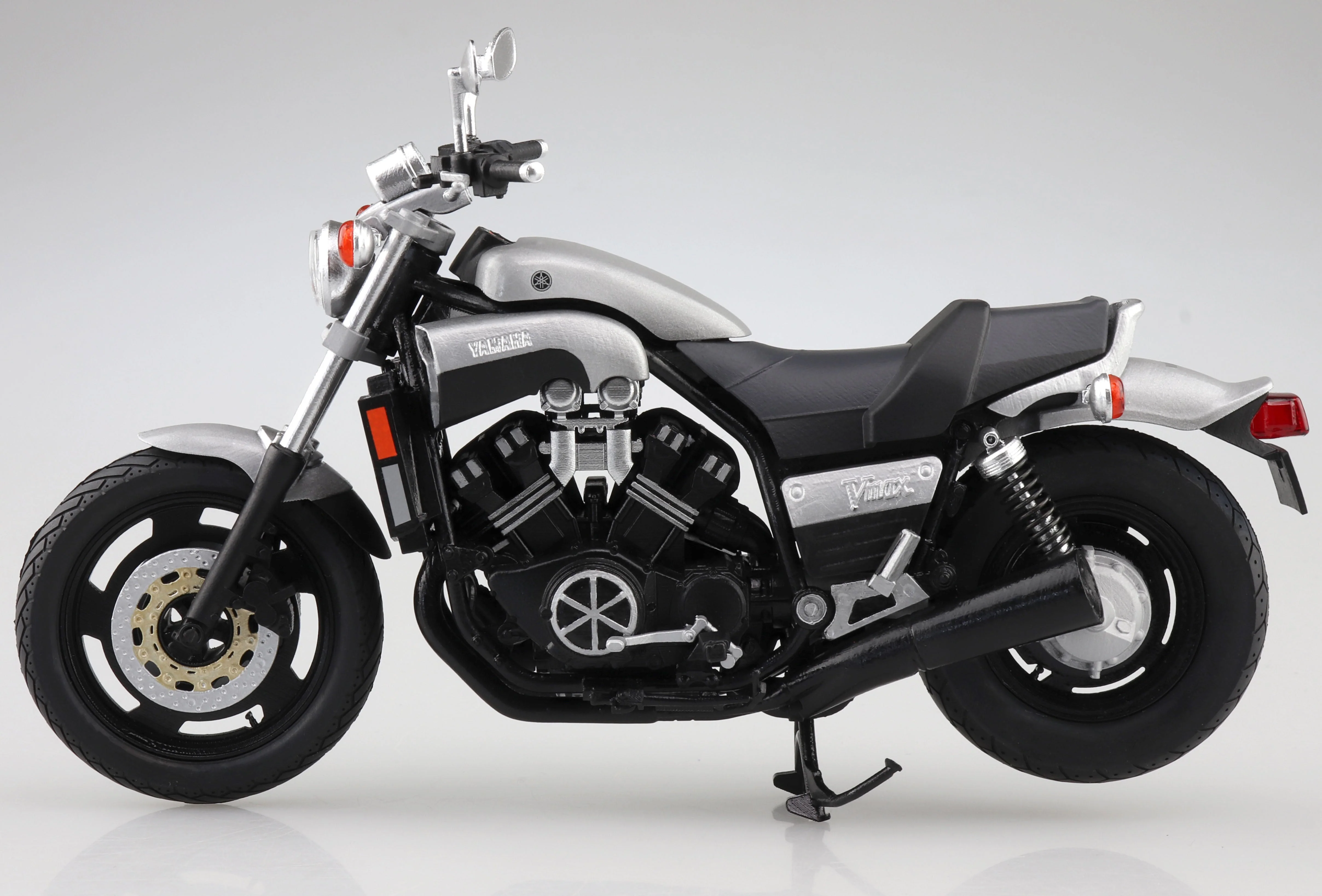 Aoshima 1/12 Yamaha Vmax New Silver Dust - Image 11