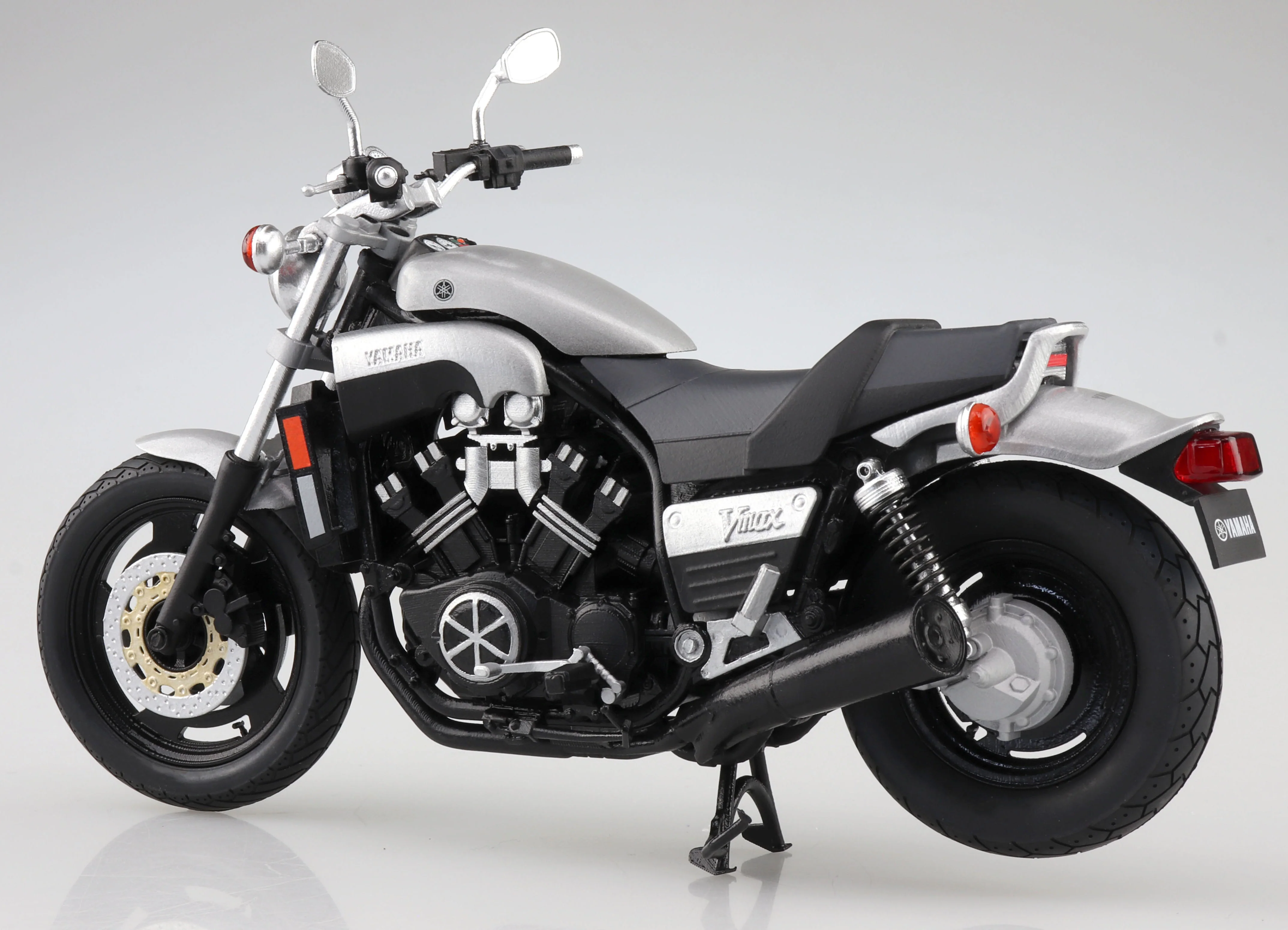 Aoshima 1/12 Yamaha Vmax New Silver Dust - Image 2