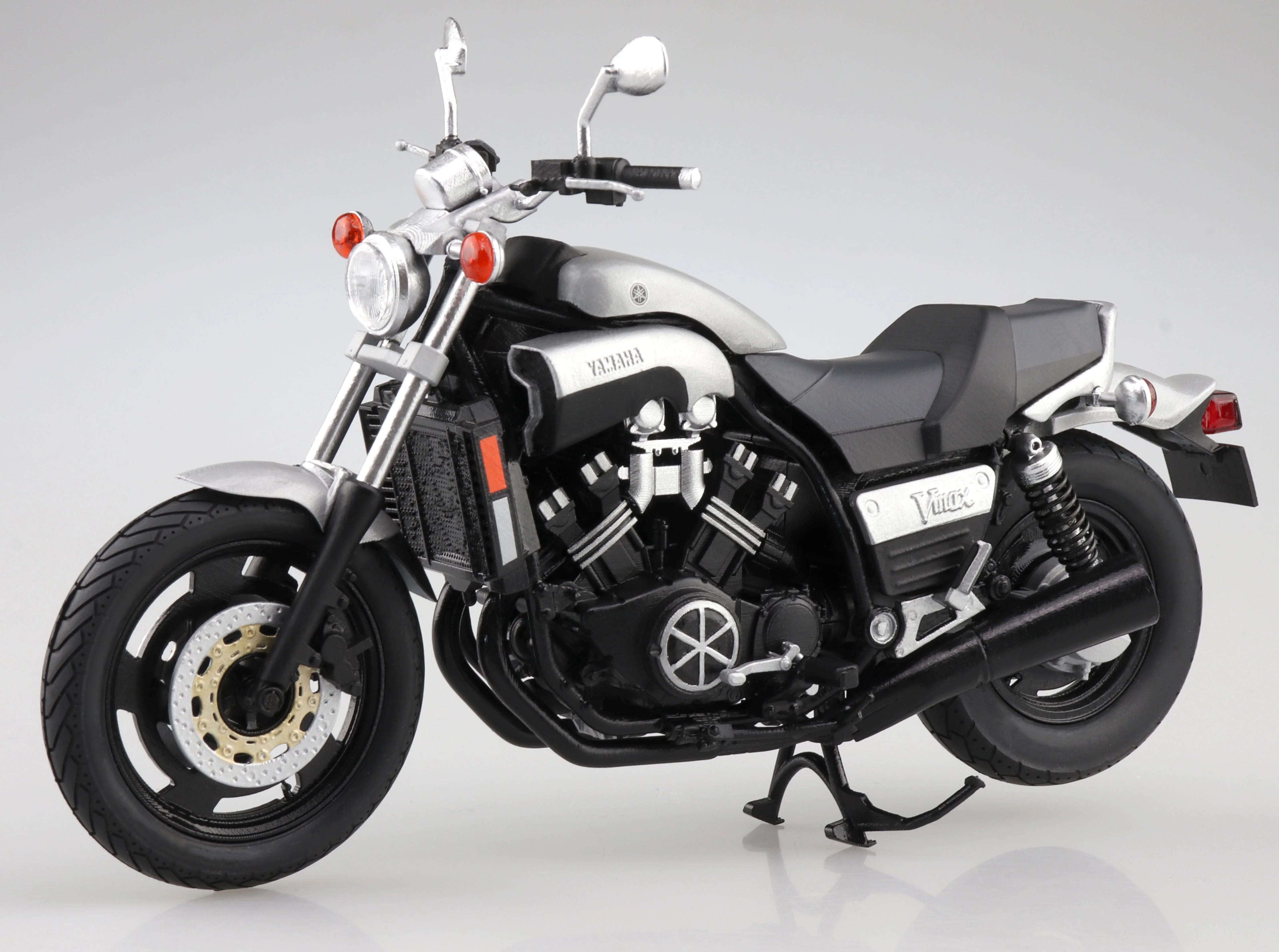 Aoshima 1/12 Yamaha Vmax New Silver Dust - Image 3