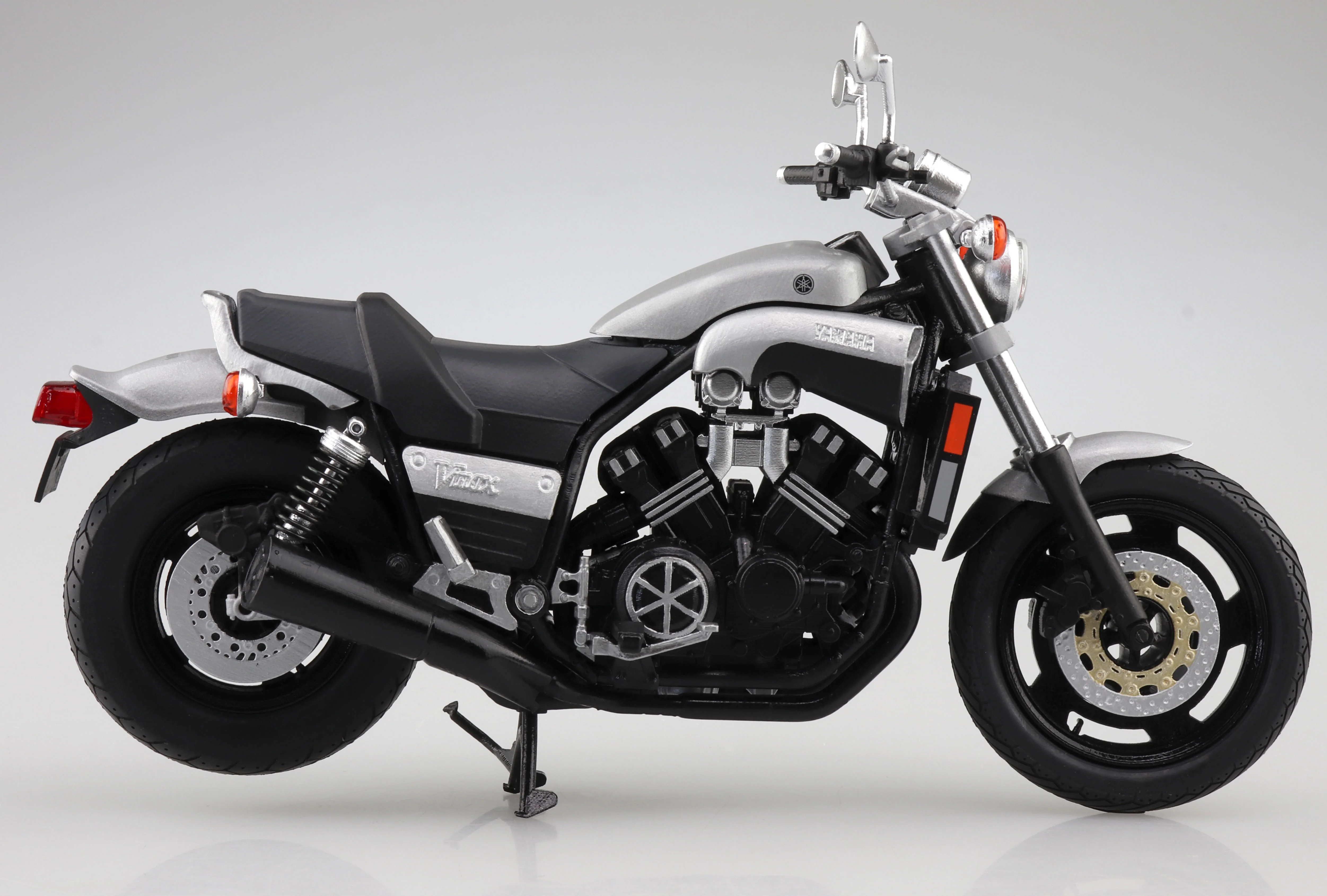 Aoshima 1/12 Yamaha Vmax New Silver Dust - Image 6