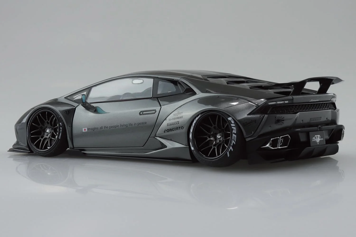 Aoshima 1/24 Liberty Walk No.16 LB Works Lamborghini Huracan Ver.2 - Image 3