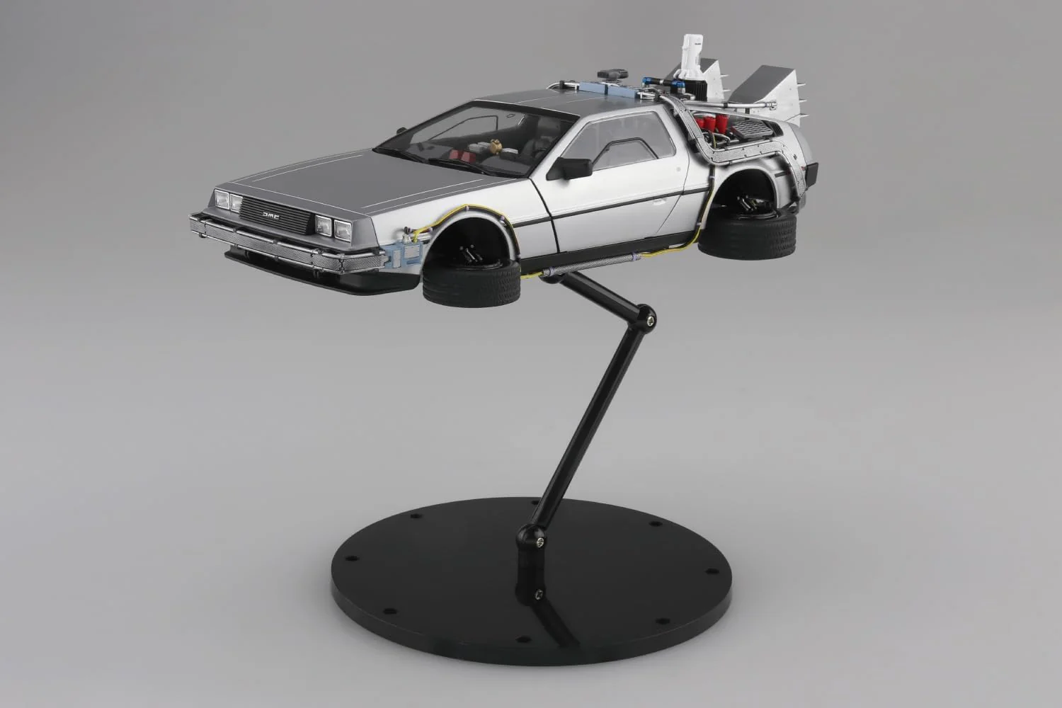 Aoshima 1/24 Movie Mecha No.BT-02 Back to the Future Part II Time Machine - Image 4