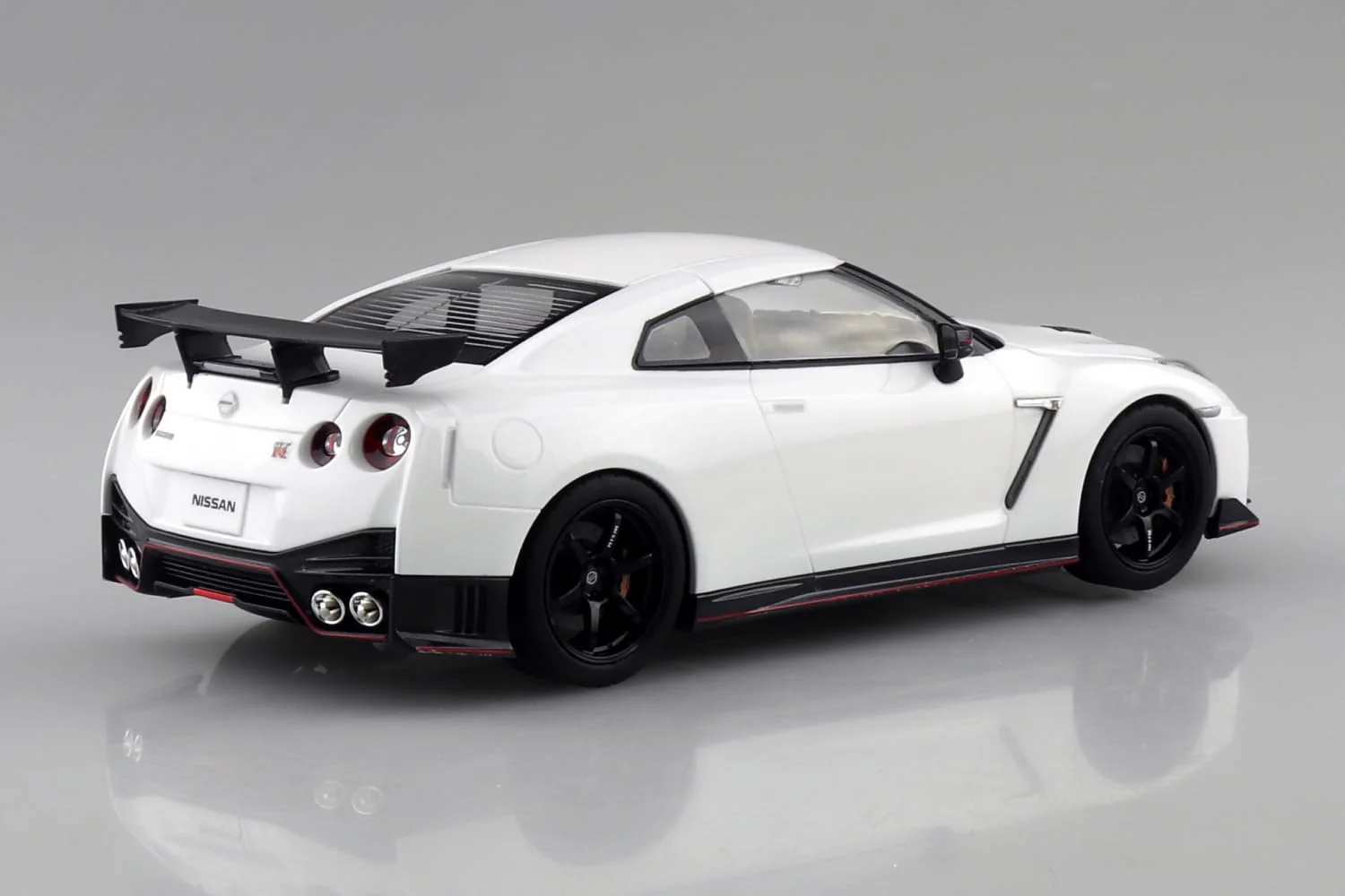 Aoshima 1/24 RakuPla Snap Kit No.05-BW R35 NISSAN GT-R NISMO 2017 Brilliant White Pearl - Image 3