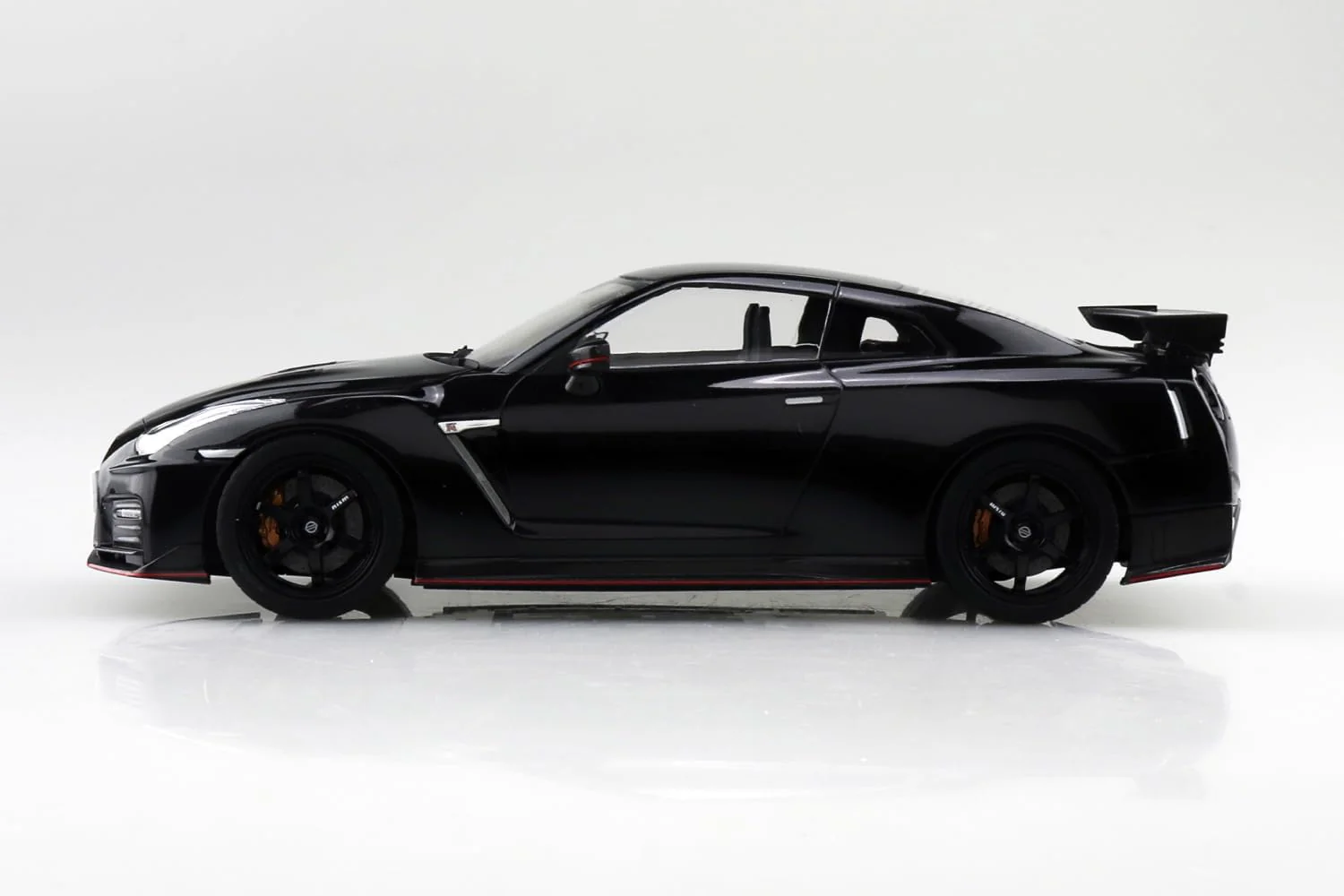 Aoshima 1/24 RakuPla Snap Kit No.05-MB R35 NISSAN GT-R NISMO 2017 Meteor Flake Black Pearl - Image 4