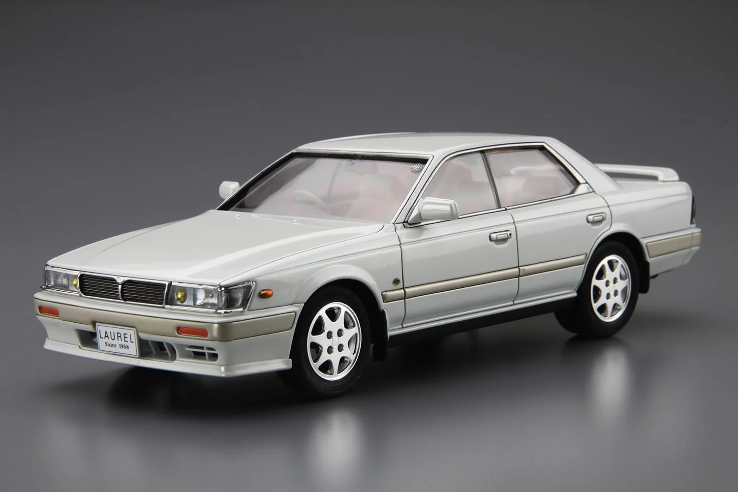 Aoshima 1/24 The Model Car No. 28 Nissan HC33 Laurel Medalist CLUB L '91 - Image 3