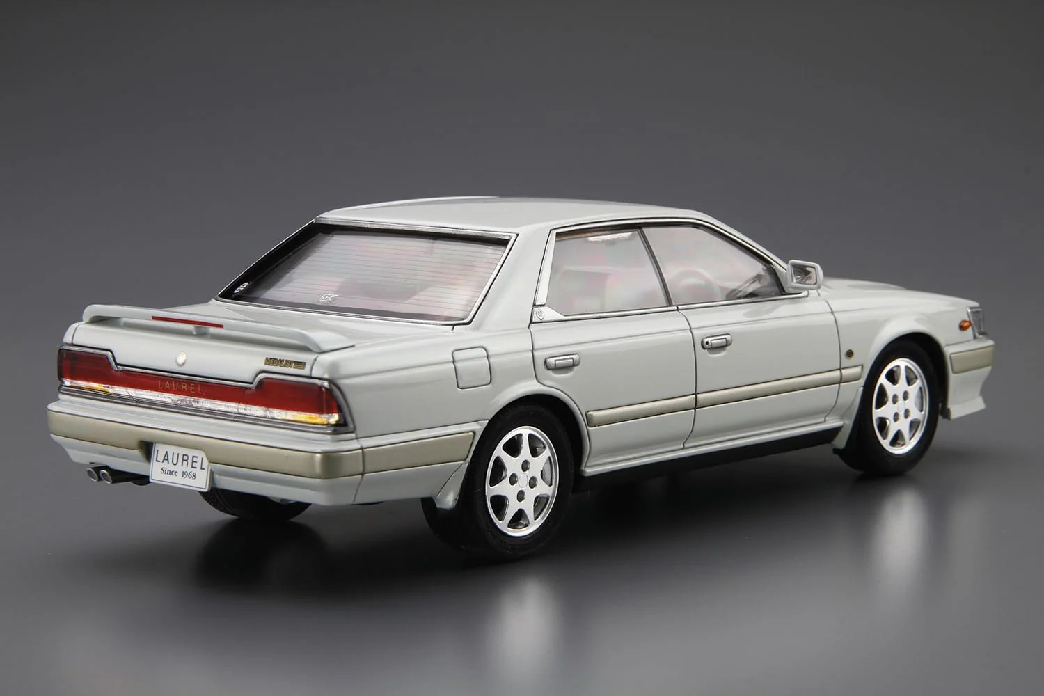 Aoshima 1/24 The Model Car No. 28 Nissan HC33 Laurel Medalist CLUB L '91 - Image 4