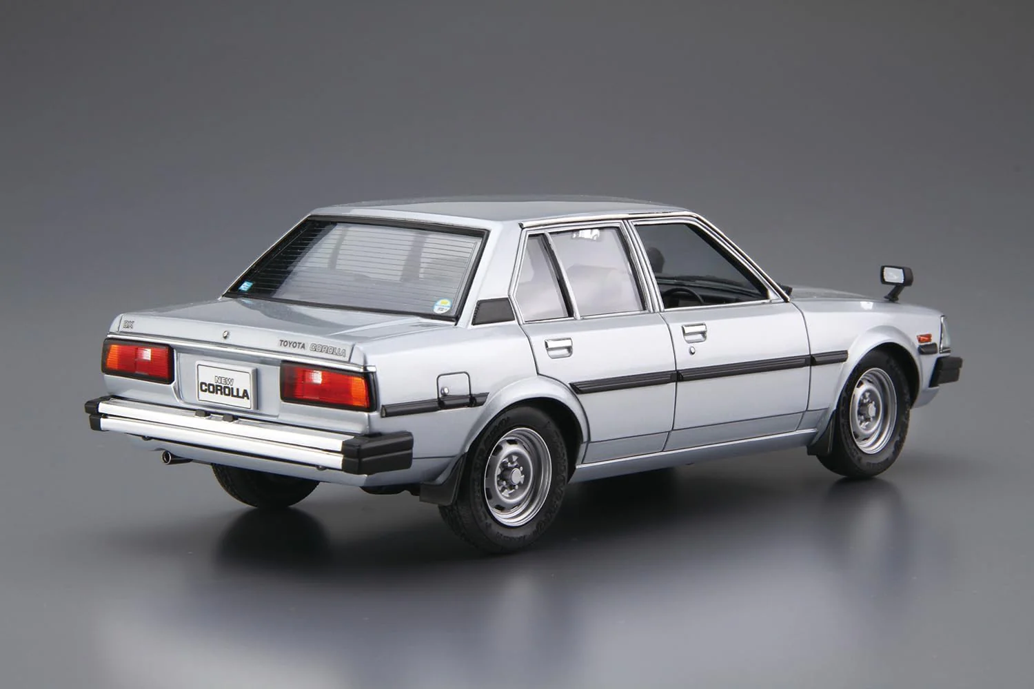 Aoshima 1/24 The Model Car No. 71 Toyota E71/70 Corolla Sedan GT/DX '79 - Image 4