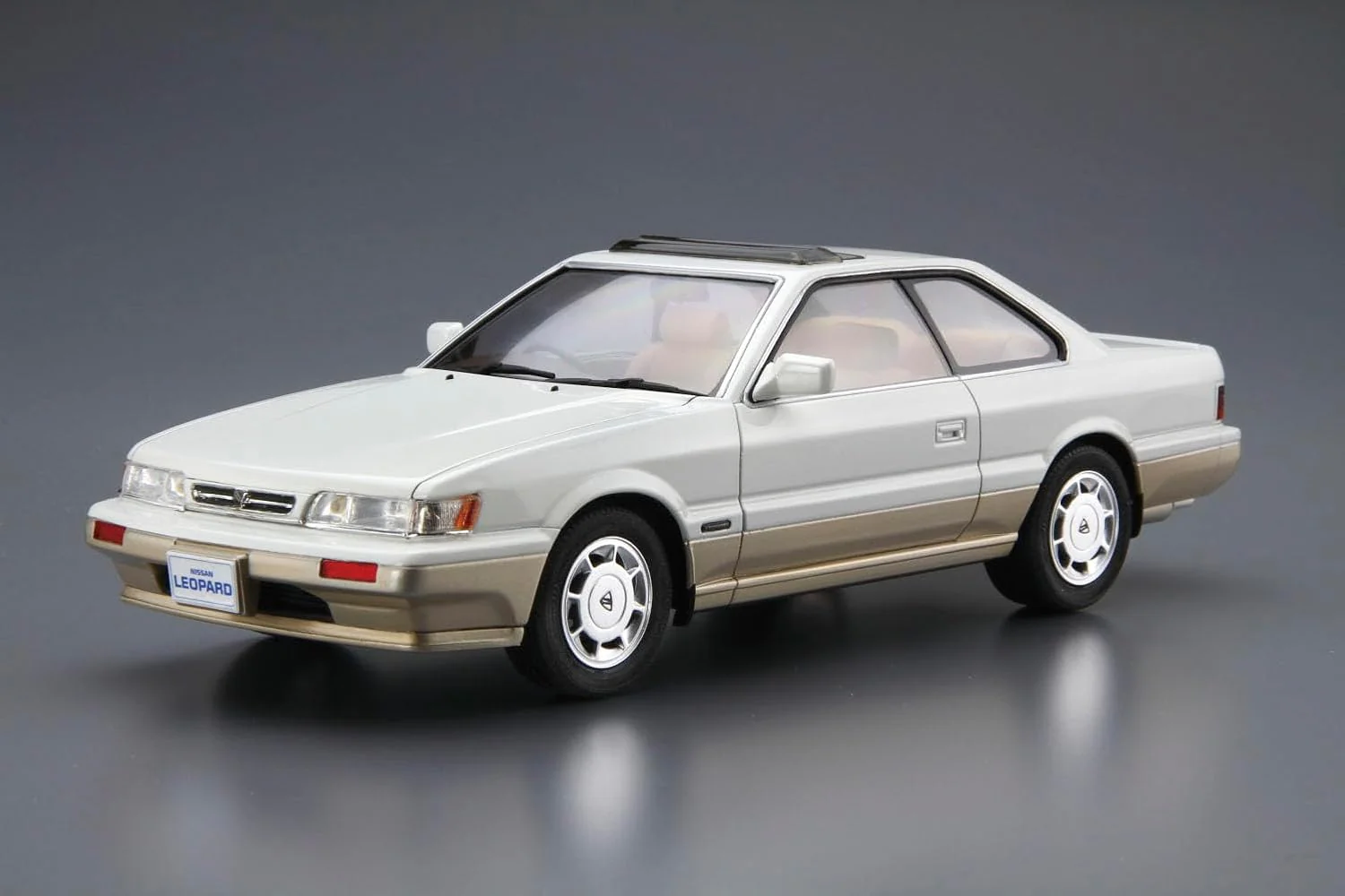 Aoshima 1/24 The Model Car Series No.111 Nissan UF31 Leopard Altima V30 Twin Cam Turbo '90 - Image 2