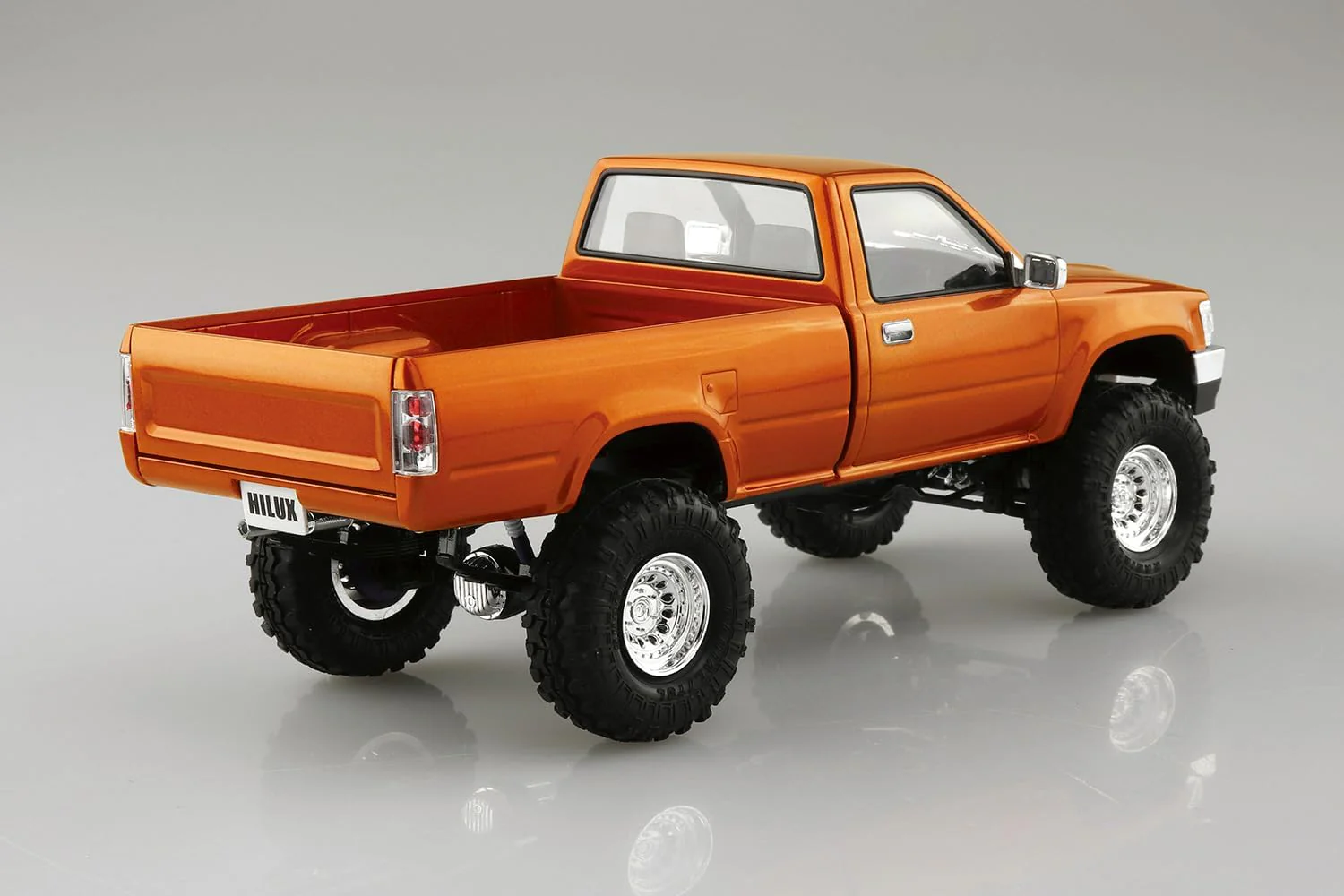 Aoshima 1/24 The Tuned Car No.065 RN80 Hilux Long Bed Lift-Up '95 (Toyota) - Image 2