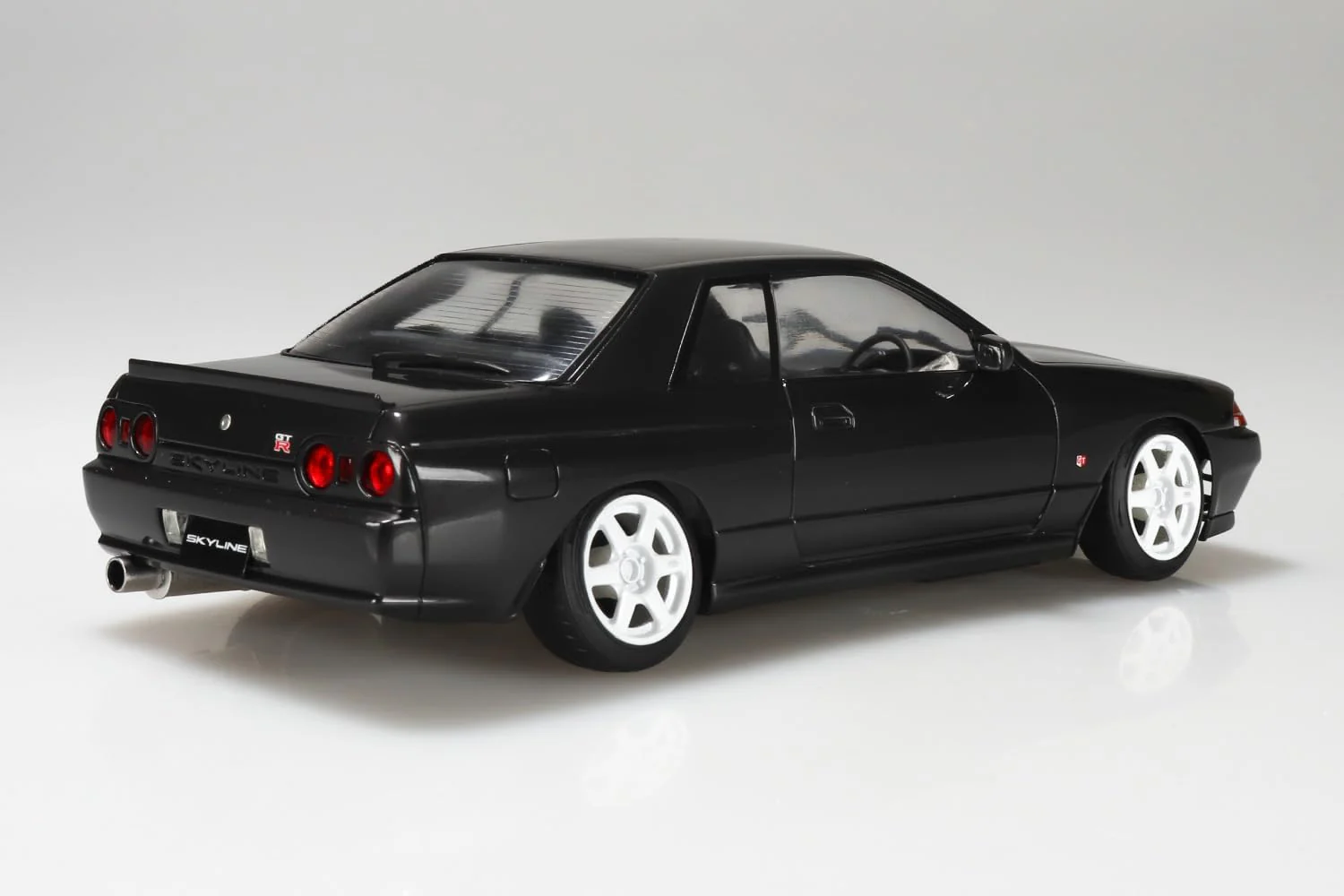 Aoshima 1/24 The Tuned Car No.104 BNR32 Nissan Skyline GT-R 1989 Air Suspension Custom - Image 2