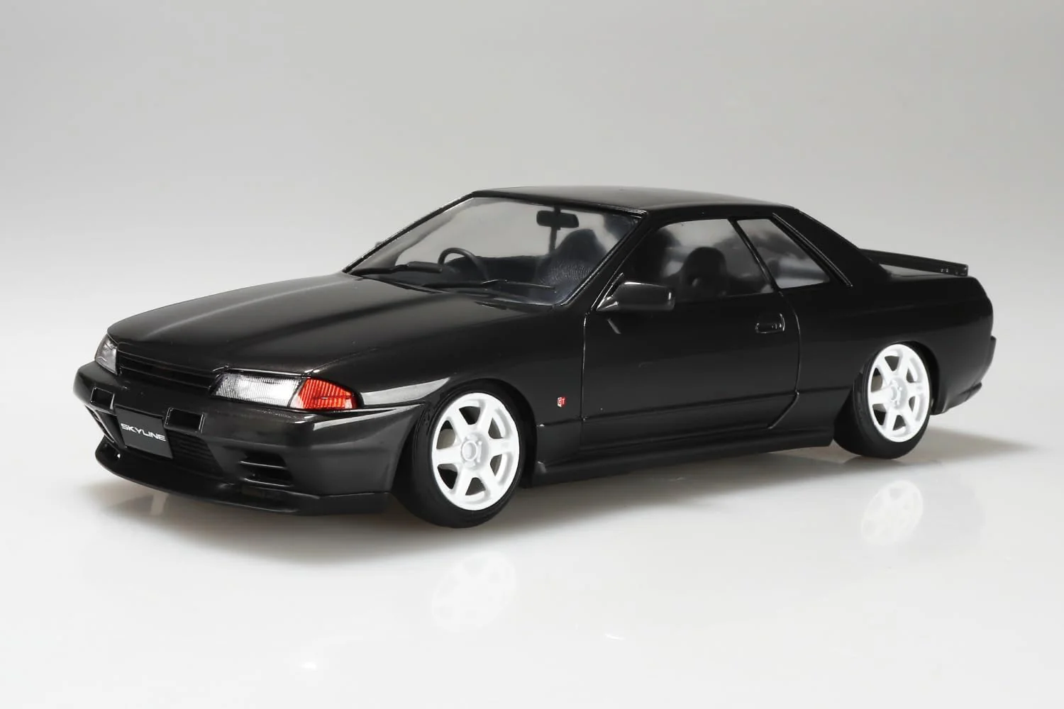 Aoshima 1/24 The Tuned Car No.104 BNR32 Nissan Skyline GT-R 1989 Air Suspension Custom - Image 3