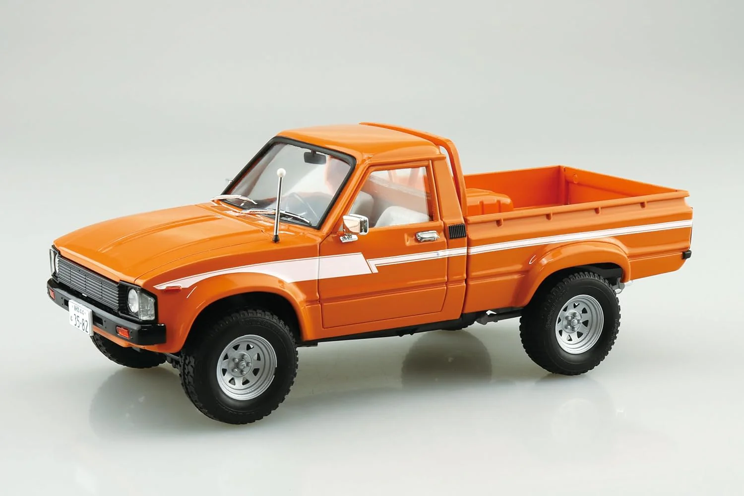 Aoshima 1/24 The Tuned Car Series No.90 RN30 Hilux Lift-up Custom '78 (Toyota) - Image 3
