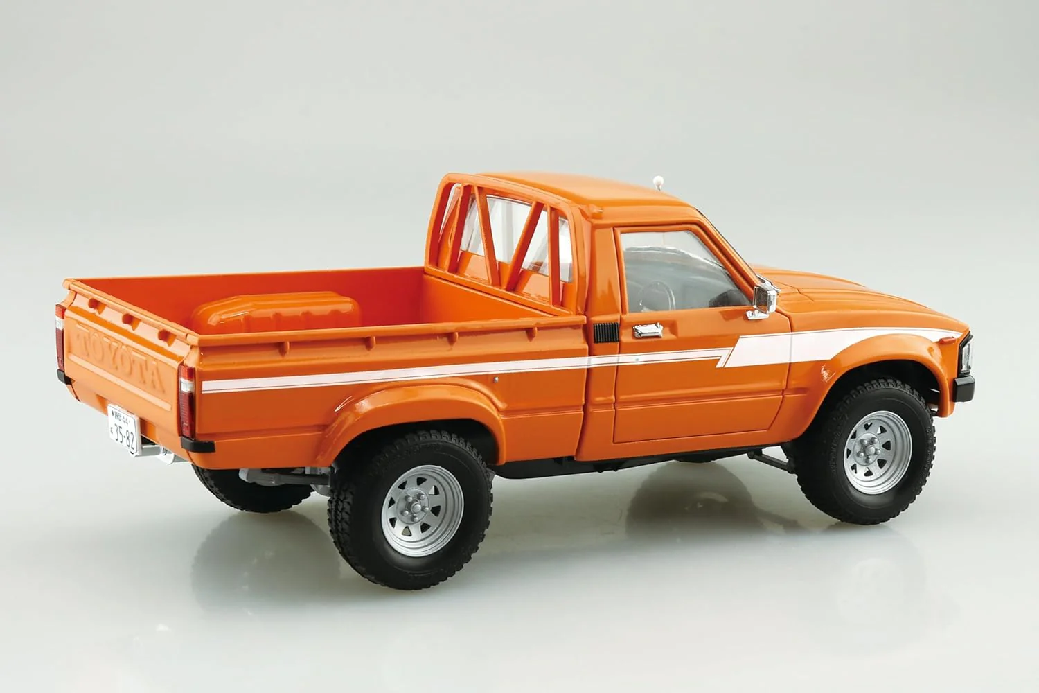Aoshima 1/24 The Tuned Car Series No.90 RN30 Hilux Lift-up Custom '78 (Toyota) - Image 4