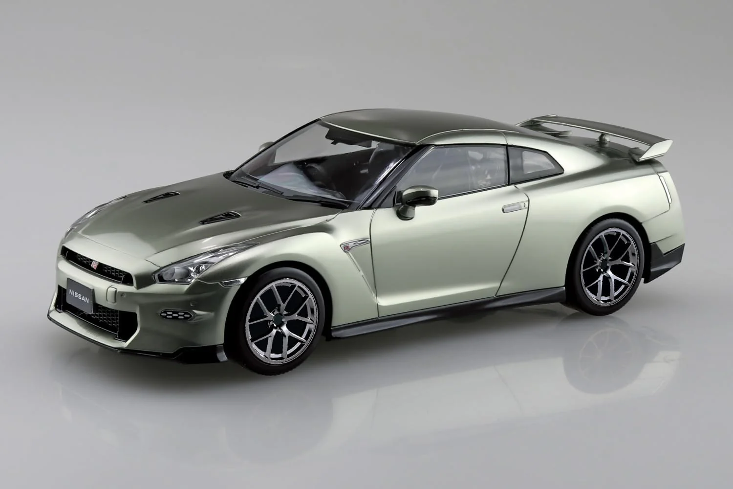 Aoshima 1/32 RakuPla Snap Kit No.03CU-MJ Nissan R35 Nissan GT-R 2024 Custom Wheel (Millennium Jade) - Image 2