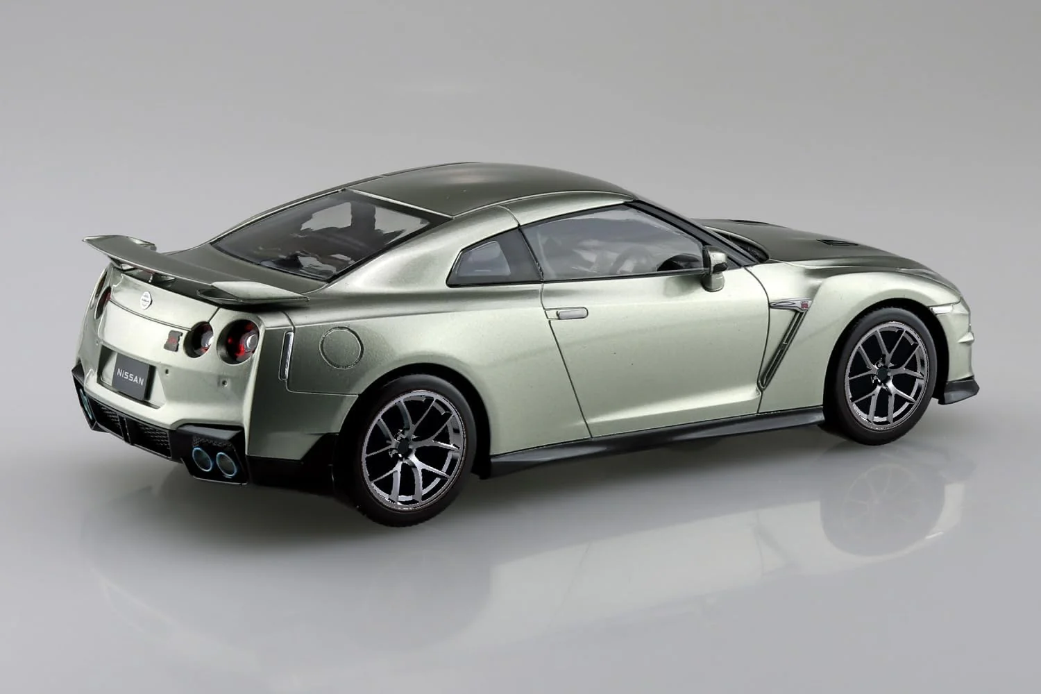 Aoshima 1/32 RakuPla Snap Kit No.03CU-MJ Nissan R35 Nissan GT-R 2024 Custom Wheel (Millennium Jade) - Image 3