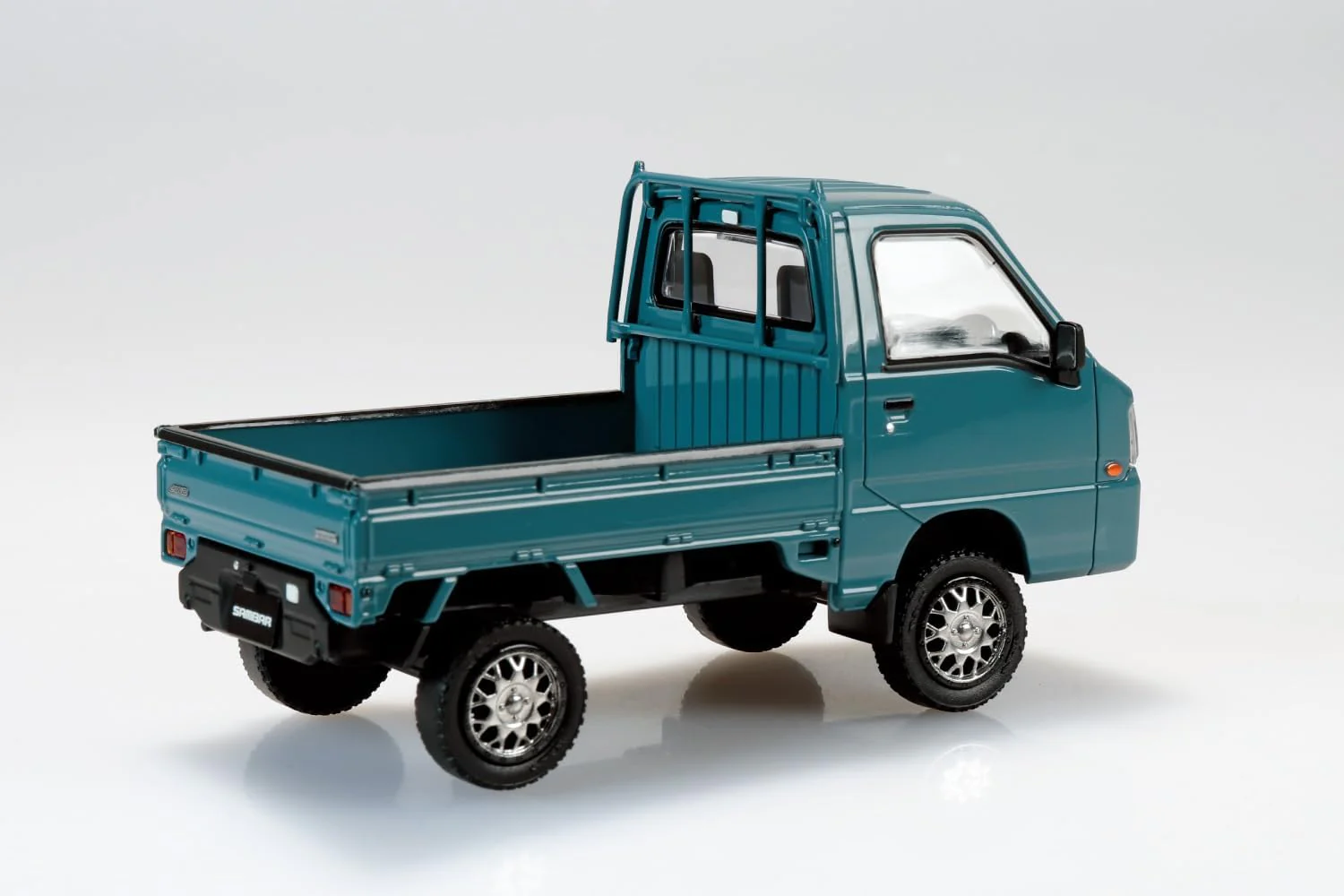 Aoshima 1/32 RakuPla Snap Kit No.05CU-BG Subaru Sambar Truck Custom Wheels Blue Gray - Image 2