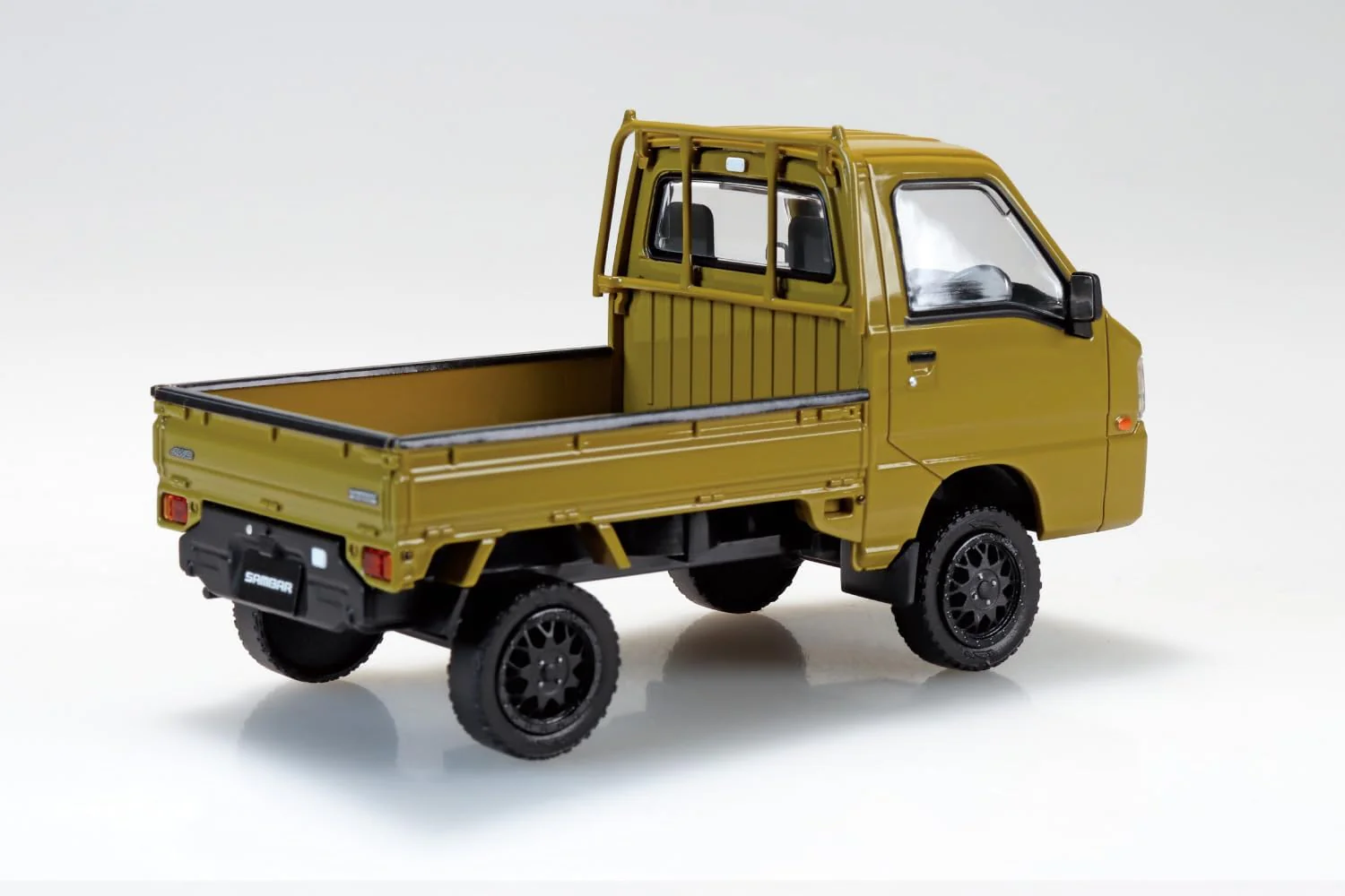 Aoshima 1/32 RakuPla Snap Kit No.05CU-OE Subaru Sambar Truck Custom Wheels Olive - Image 2