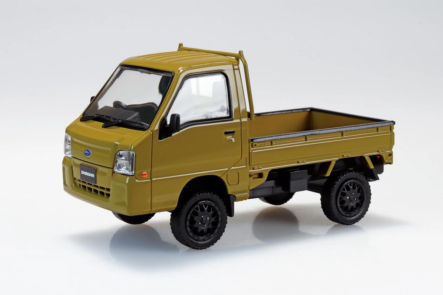 Aoshima 1/32 RakuPla Snap Kit No.05CU-OE Subaru Sambar Truck Custom Wheels Olive - Image 3