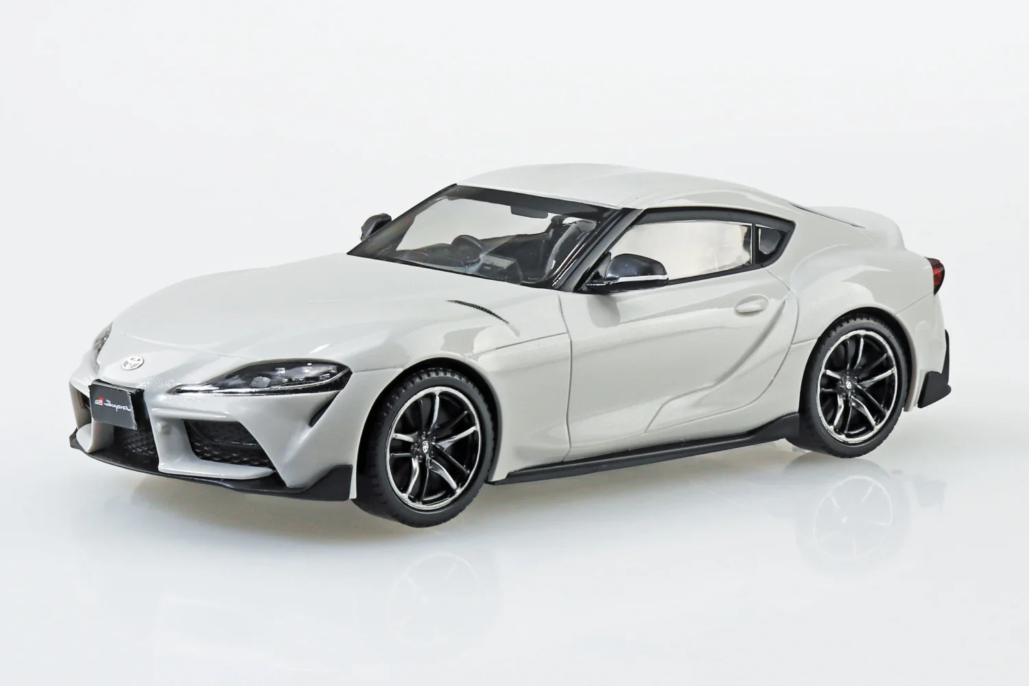 Aoshima 1/32 RakuPla Snap Kit No.13-WT Toyota GR Supra 2019 White Metallic - Image 3