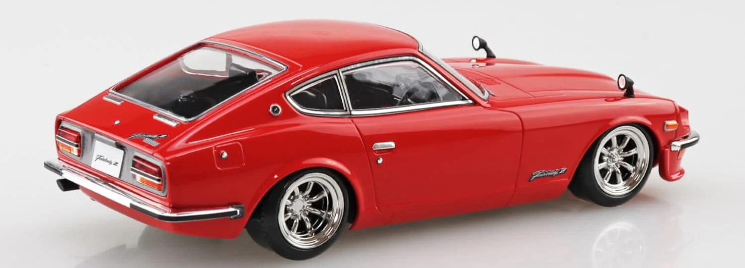 Aoshima 1/32 RakuPla Snap Kit No.15CU-RD Nissan S30 Fairlady Z Custom (Red) - Image 3