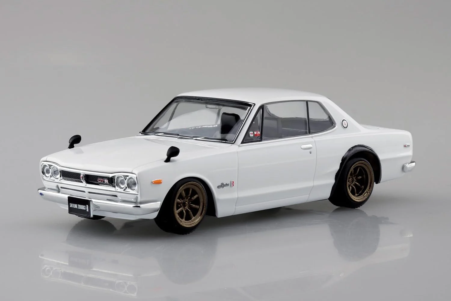 Aoshima 1/32 RakuPla Snap Kit No.16CU-WH Nissan C10 Skyline 2000GT-R Custom Wheel (White) - Image 2
