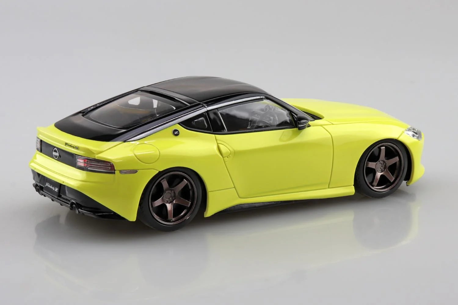 Aoshima 1/32 RakuPla Snap Kit No.17CU-IY RZ34 Fairlady Z Custom Wheels (Ikazuchi Yellow) - Image 3