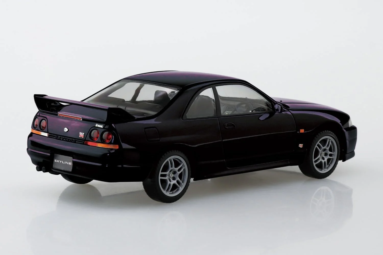 Aoshima 1/32 RakuPla Snap Kit No.21-MP Nissan R33 Skyline GT-R (Midnight Purple) - Image 2