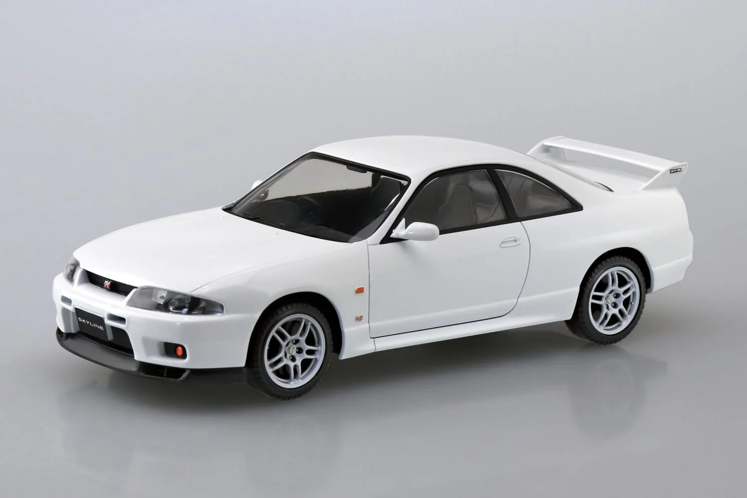 Aoshima 1/32 RakuPla Snap Kit No.21-WH Nissan R33 Skyline GT-R (White) - Image 3