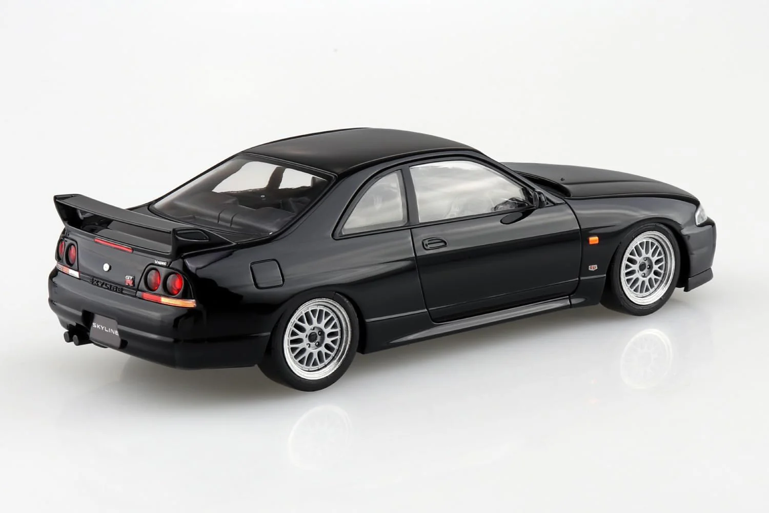 Aoshima 1/32 RakuPla Snap Kit No.21CU-BK Nissan R33 Skyline GT-R Custom Wheel (Black) - Image 2