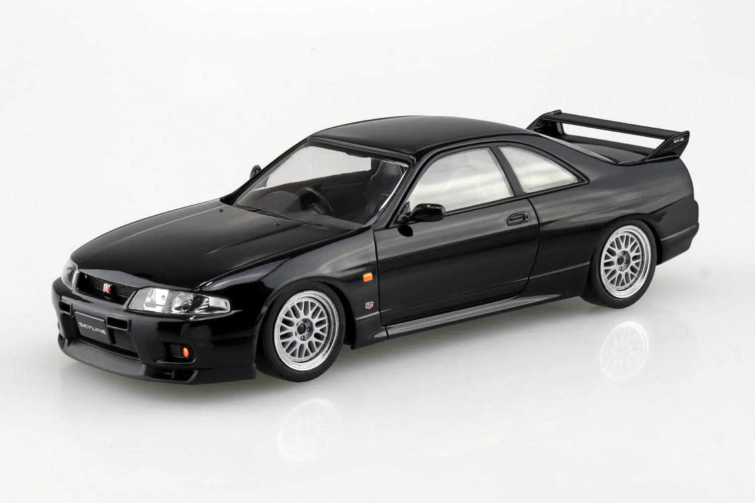 Aoshima 1/32 RakuPla Snap Kit No.21CU-BK Nissan R33 Skyline GT-R Custom Wheel (Black) - Image 3