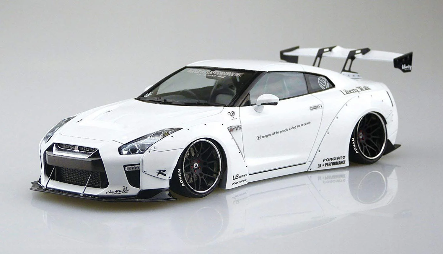 Aoshima Liberty Walk LB Works R35 GT-R type 1.5 (Damage Box) - Image 2