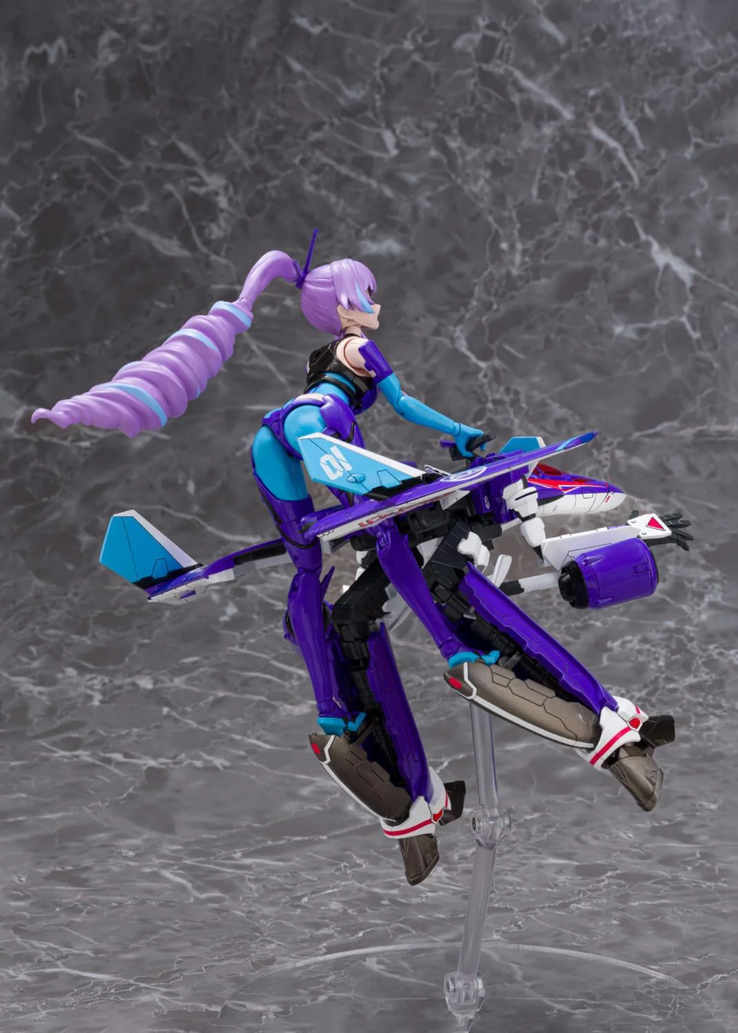 Aoshima V.F.G. No.MC-17 Macross Delta VF-31J Siegfried Mikumo Guynemer - Image 21