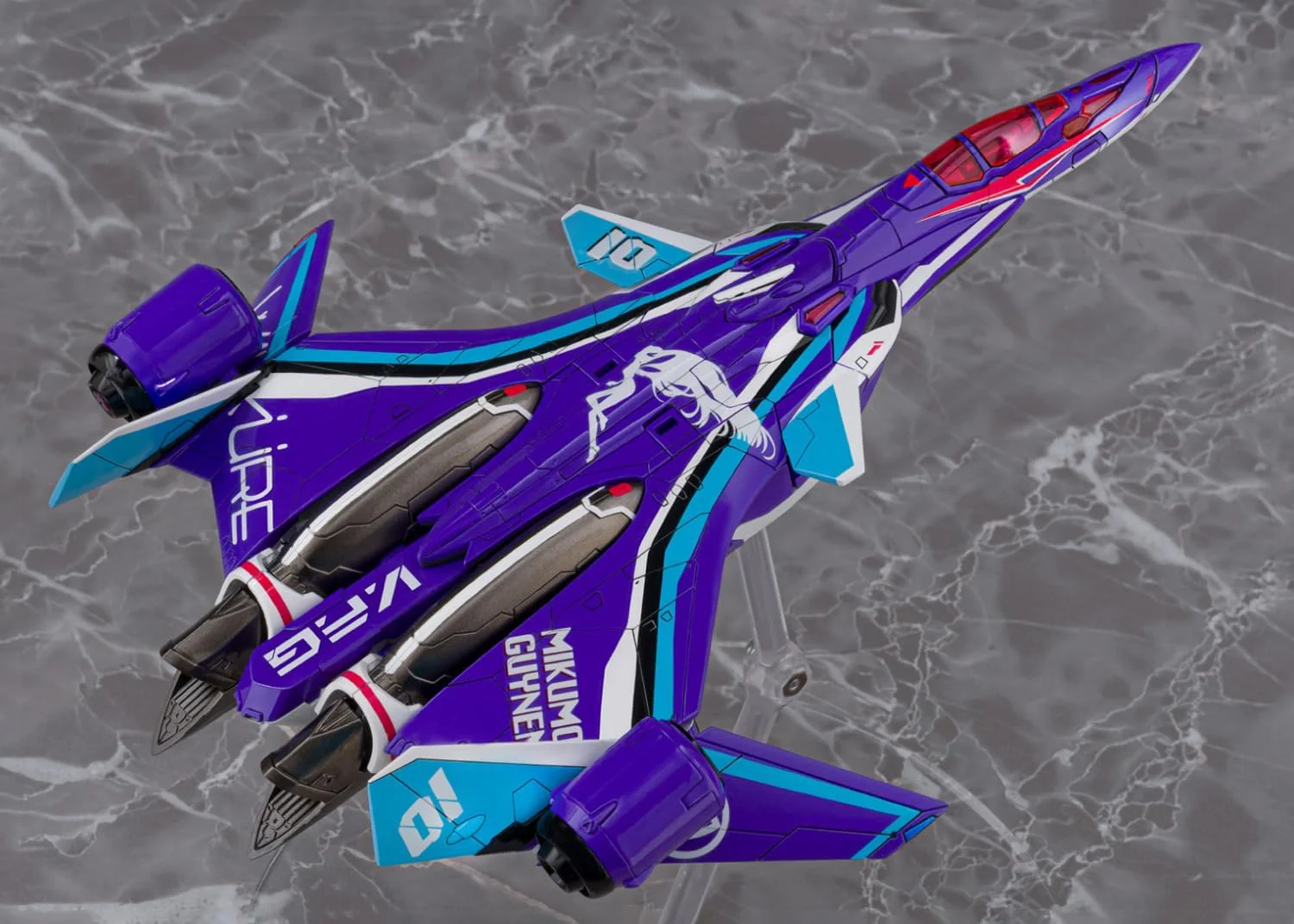 Aoshima V.F.G. No.MC-17 Macross Delta VF-31J Siegfried Mikumo Guynemer - Image 27