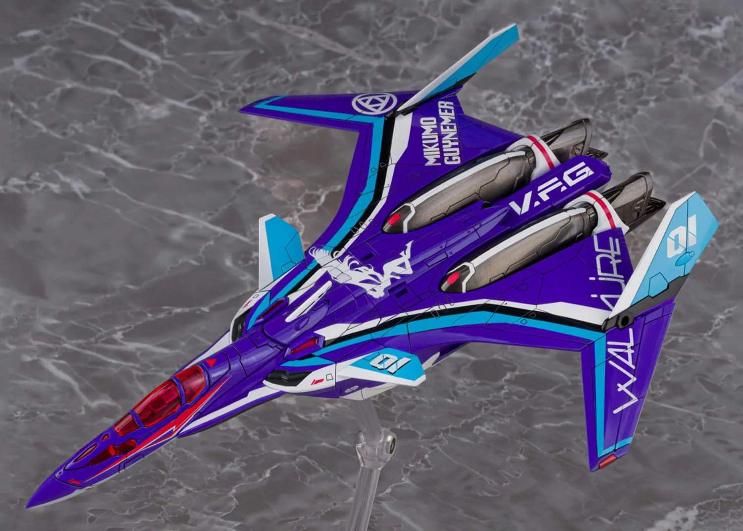 Aoshima V.F.G. No.MC-17 Macross Delta VF-31J Siegfried Mikumo Guynemer - Image 55