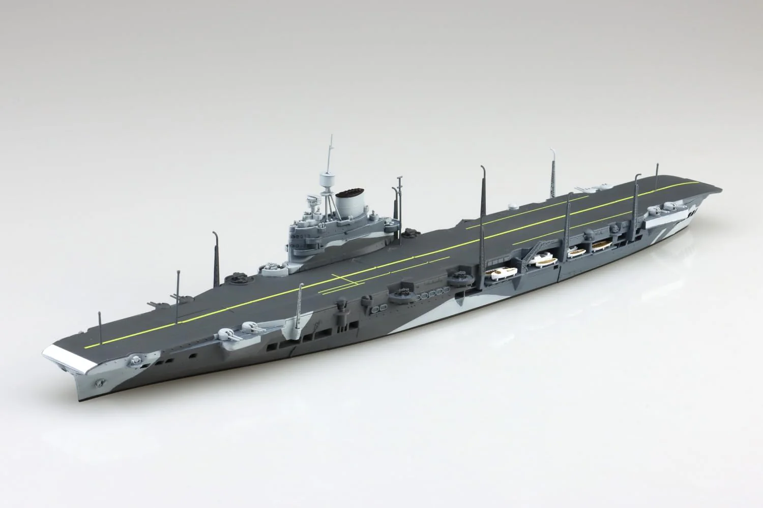 Aoshima WL718 1/700 British Royal Navy Aircraft Carrier Illustrious - Image 2