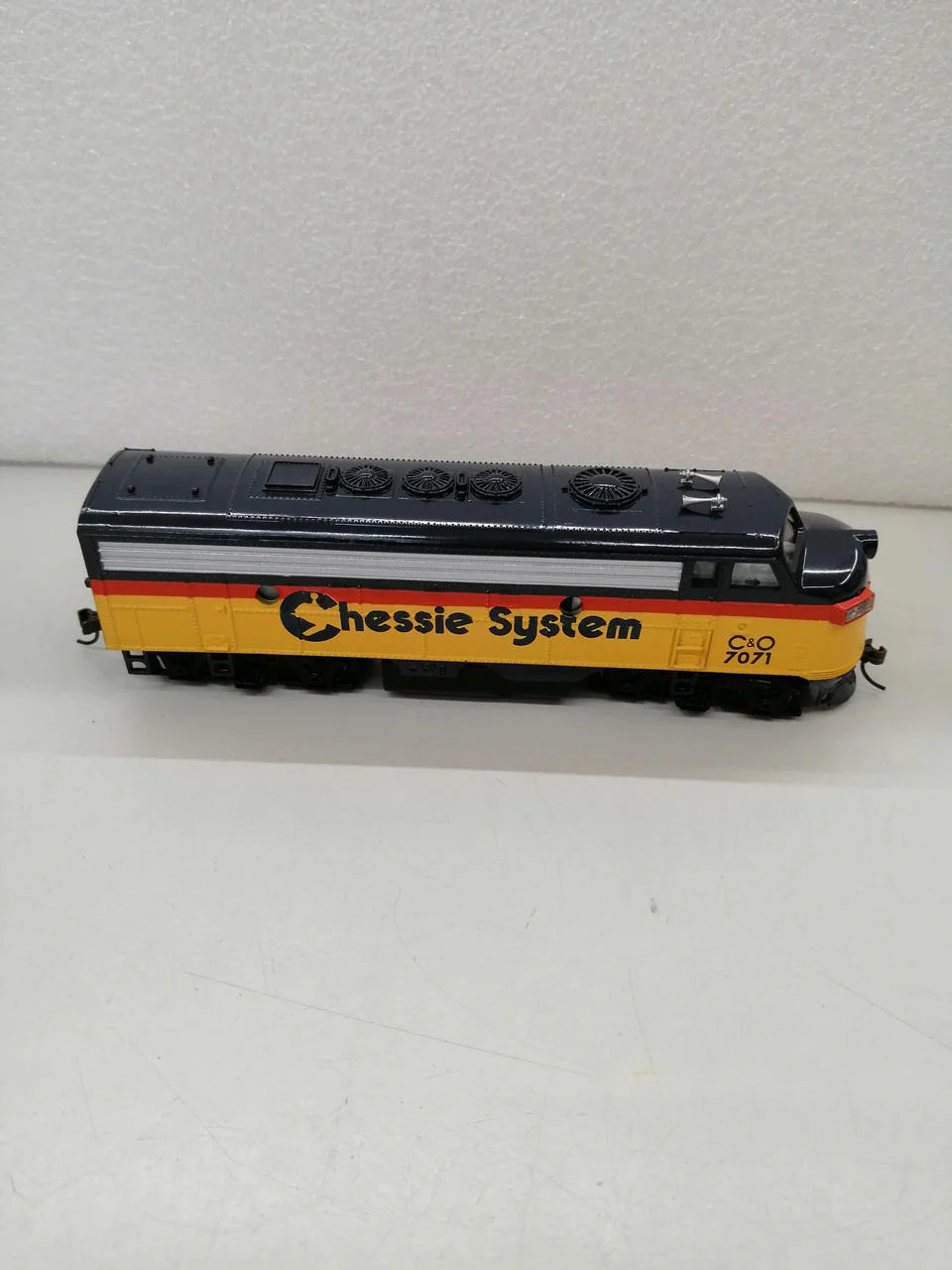 Bachmann EMD F9 DIESEL - Image 3