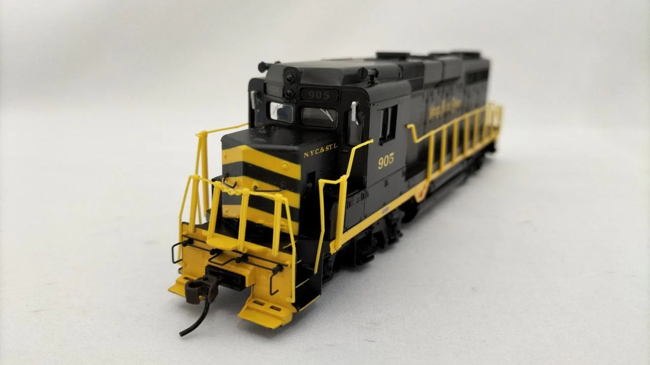 BACHMANN HO gauge GP30 DIESEL LOCO - Image 4